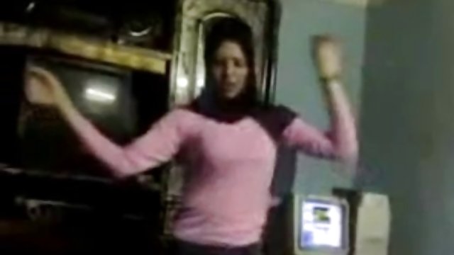 عنقا جوان با شاخ طبیعی شاخدار