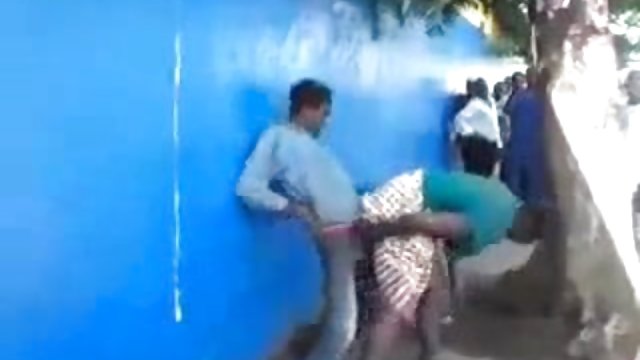 نینا رائه در حالی که لعنتی استمنا شده با