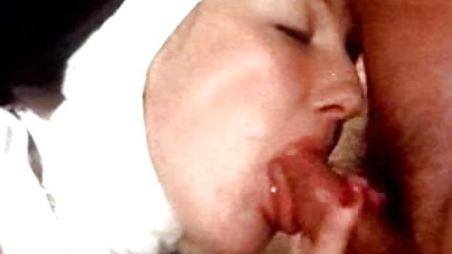 مادر بزرگ چربی و شلخته جوان