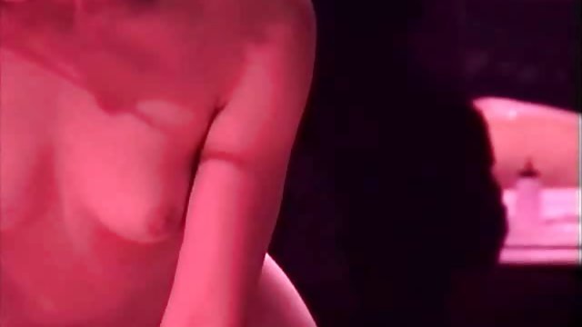 نیکوی کاوالی، 18 ساله آلمانی، 69 سبک و سگ کوچولو را دوست دارد